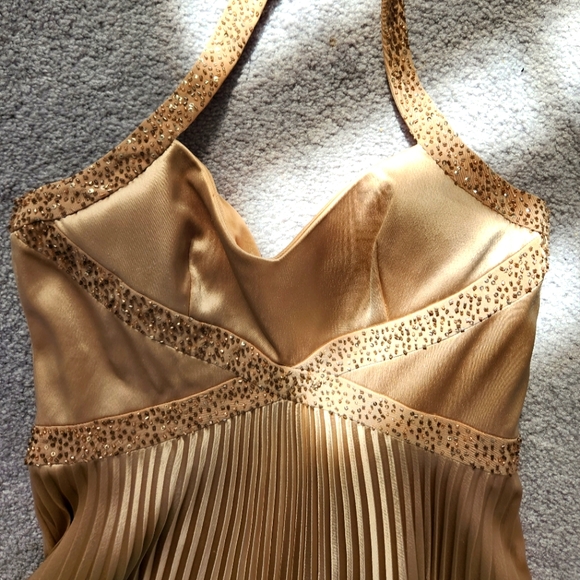 Gold pleated evening dress size 4 - Picture 7 of 7